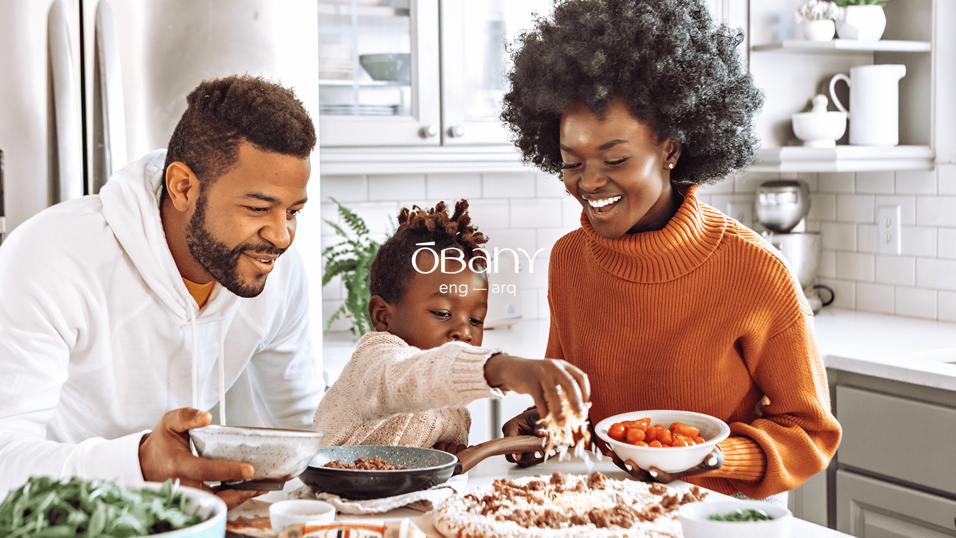 familia a mesa comendo