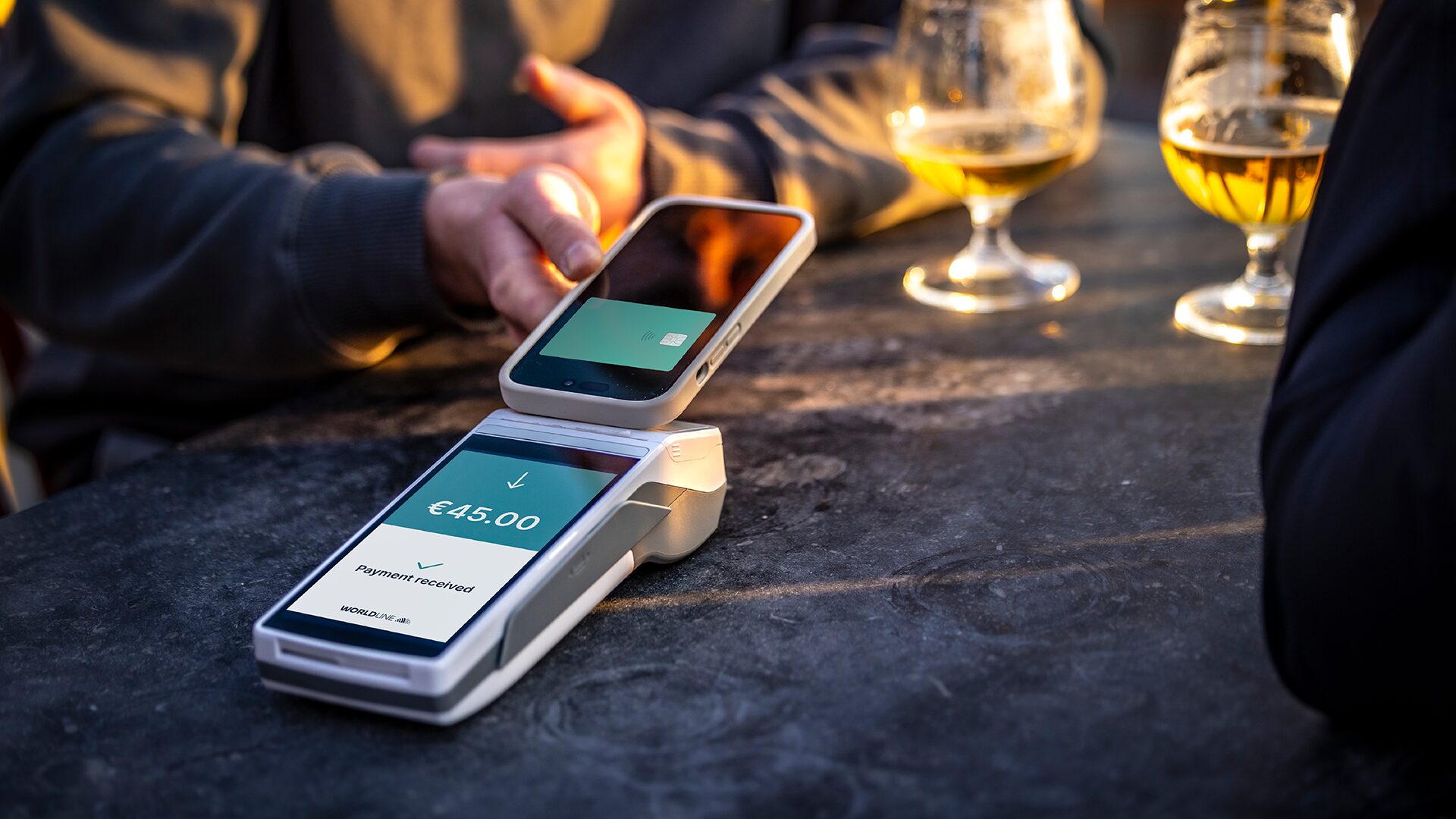 smartphone-saturn-1000f2